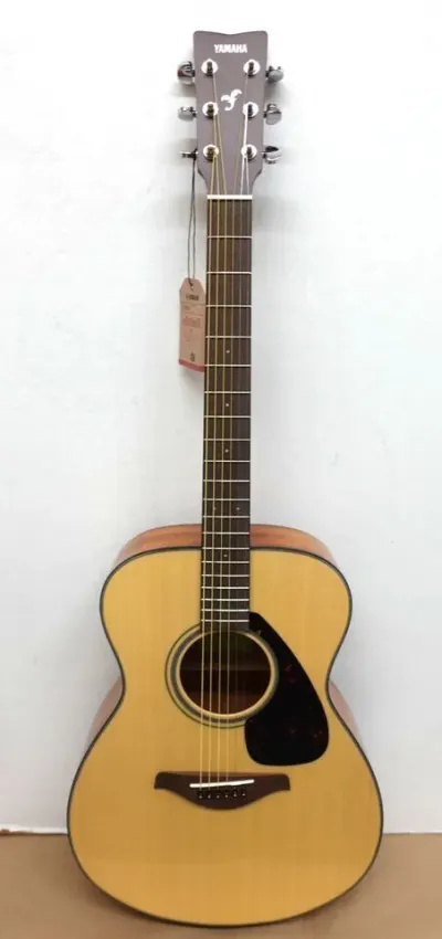 Guitar by Geozia Musical