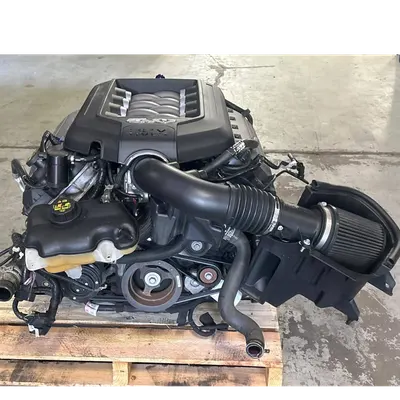 Ford Coyote Gen-2 5.0 L V8 engine paired with the MT82 6-speed manual transmission - Image 3