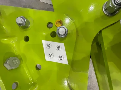 3 bottom mounted reversible plough - Image 4