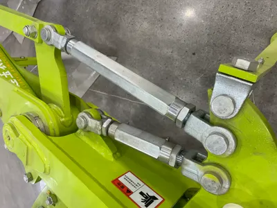 3 bottom mounted reversible plough - Image 3