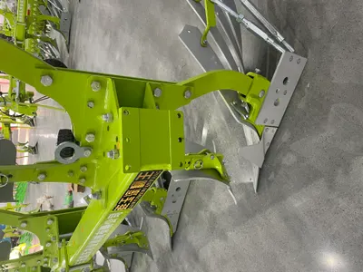 3 bottom mounted reversible plough - Image 5
