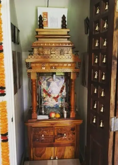 Wood Temples Sevan, Seesham, Teak by Reldor Lifestyles