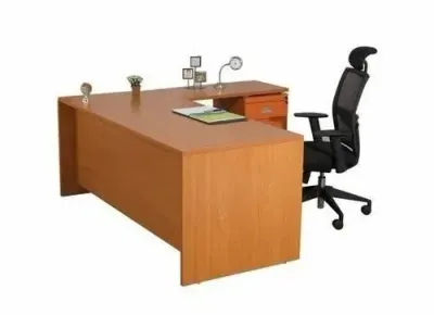 Executive Desk With Ergonomic Wing by Valdez Inversiones
