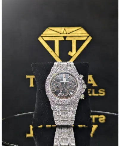 Piaget gents 18k solid gold watch by Shree Shree Balaji Realtors Pvt. Ltd.