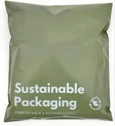 Kraft paper bags by Shantou Chenghai Longdu Yuemei Printing Factory