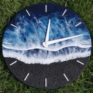 Resin clock by CHISTIYAAGATE