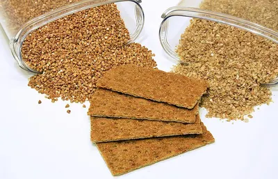 Vegan garlic crackers