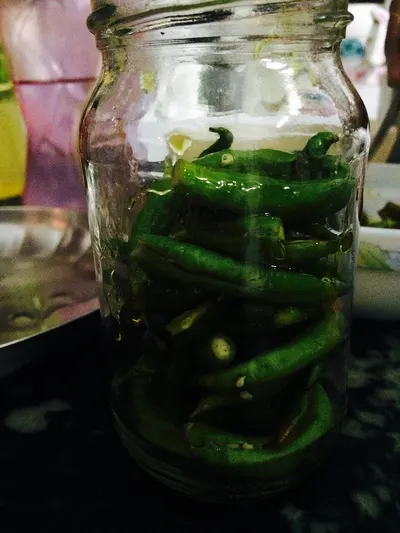Kothmir Mirchi (Coriander Chilly)