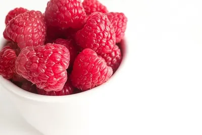 Fresh and frozen raspberries