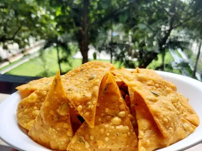 Methi Khakhra (Pack of 200 Grams) by Jamunesh Foods