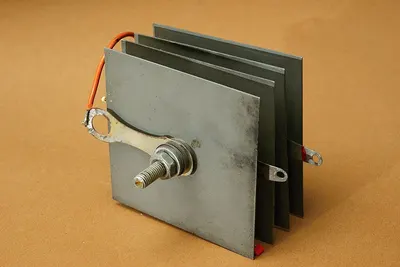 Rare earth permanent magnet motor