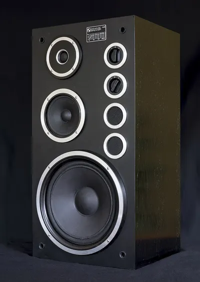 Wall speaker