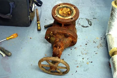 Disc brake spreader