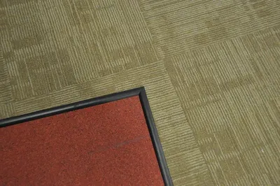 Ribbed floor mat