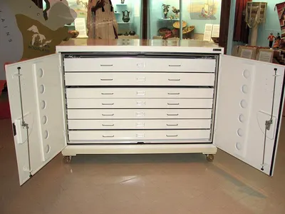 Bone Inlay Italian Chest Of Drawers / Buffet