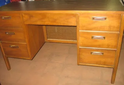 Xon Desk by Elhelowstyle