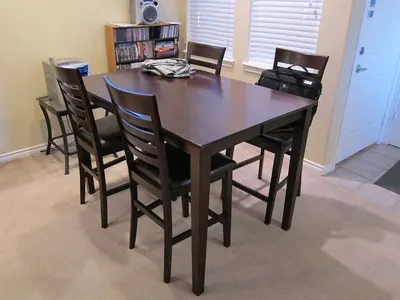 Bar Table Set .