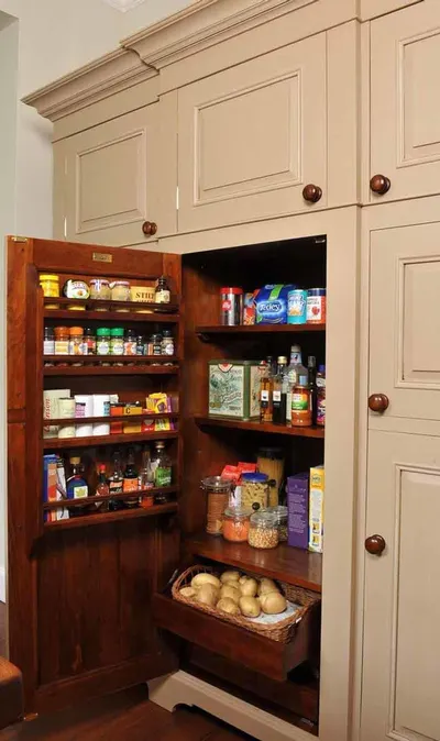 White lacquer kitchen cabinet