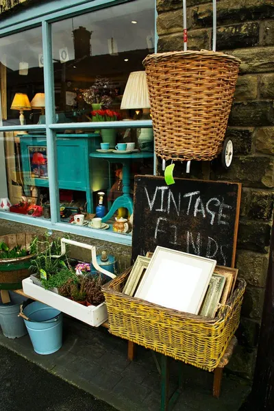 Vintage Affair by Rida International