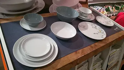 Porcelain plats