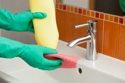 Bathroom cleaner
