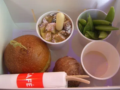 LUNCH BOX by Tashuan Company Limited