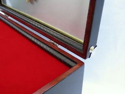 Crystal slim light box by Shanghai Edge Light Industry Co., Ltd.