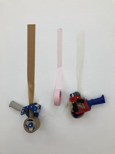 Tape dispenser