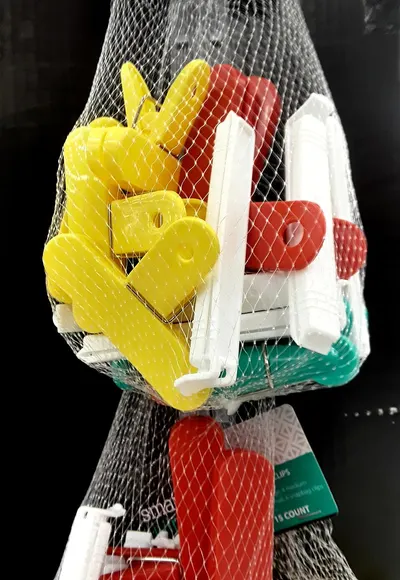 Plastic coating suction corner basket