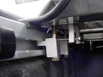 Exhaust mounting