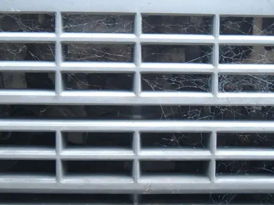 Air vent louver for outdoor equipment