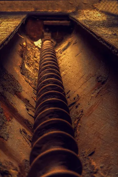 Machine screw