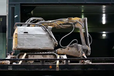 Shot/sand blasting chamber