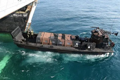Heavy-Duty Modular Barge for Efficient Shipping