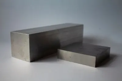 Precast concrete magnet