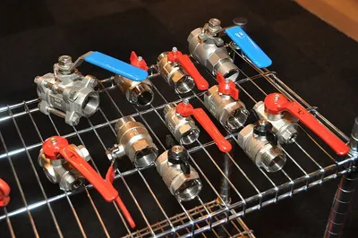 Floating ball valves