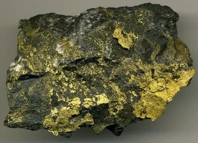 Quartz Powder and Boulders