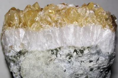 Rosequarz And Turmalin
