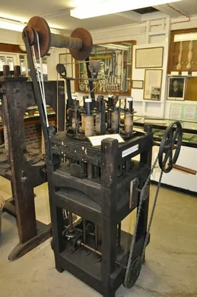 Twin head spot welder