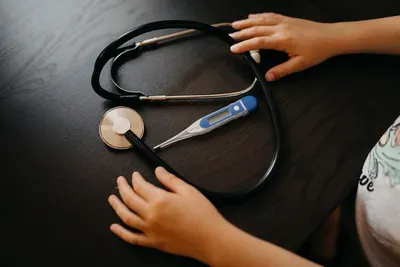 Digital clinical thermometer