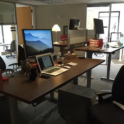 Height adjustable desk