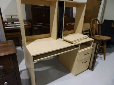Vanity Table With Lighted Makeup Mirror