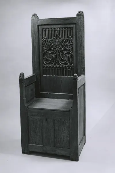 Hilal Chair