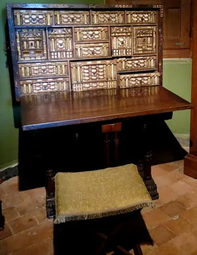 Antique listello
