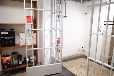 Spray/baking booth mixing room