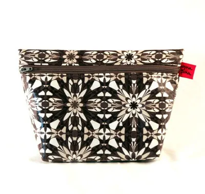 Cosmetic bag