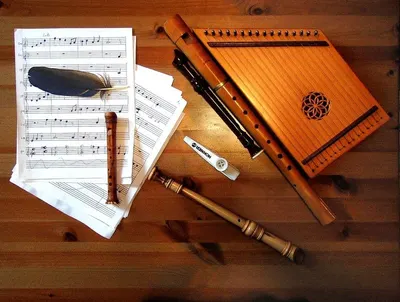 Sitar With Pen Stand And Visiting Card Holder by Samyak International