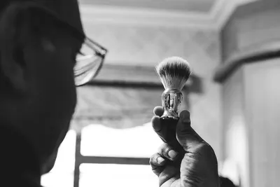 Cow Horn / Shaving Brush, Grey / Brown Handle