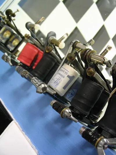 Dotting machine fo working gloves