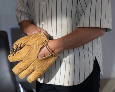 Glove tightener